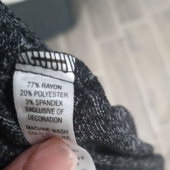 Passport, L/S Lace Detail Super Soft Top, NWT - Picture 8 of 8